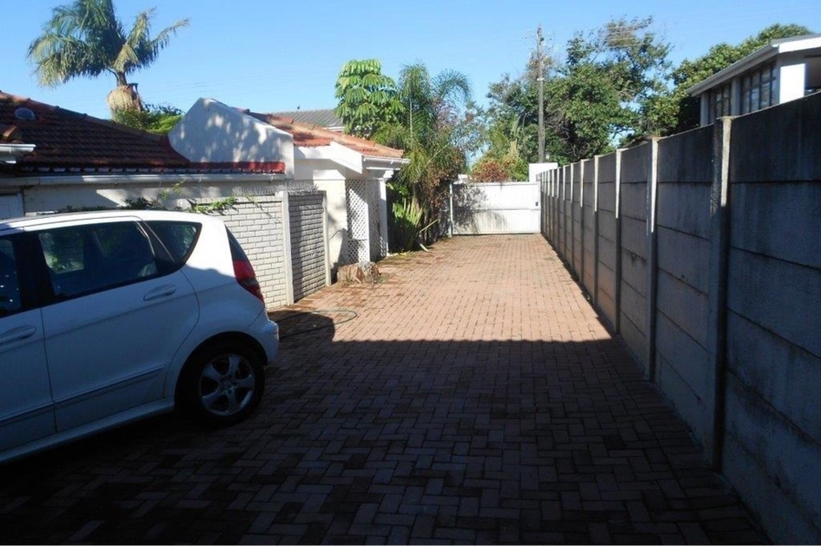 2 Bedroom Property for Sale in Bonza Bay Eastern Cape